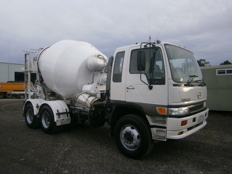 2001 HINO FM Ranger 14 concrete agitator