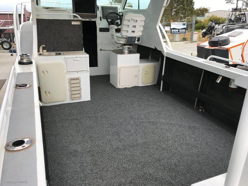 Bruce Boats Oceanrider 8M XL Fishing Deck