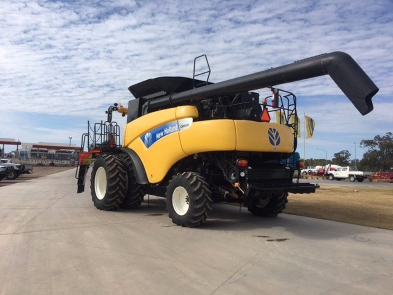 2011 NEW HOLLAND CR9080 HARVESTER