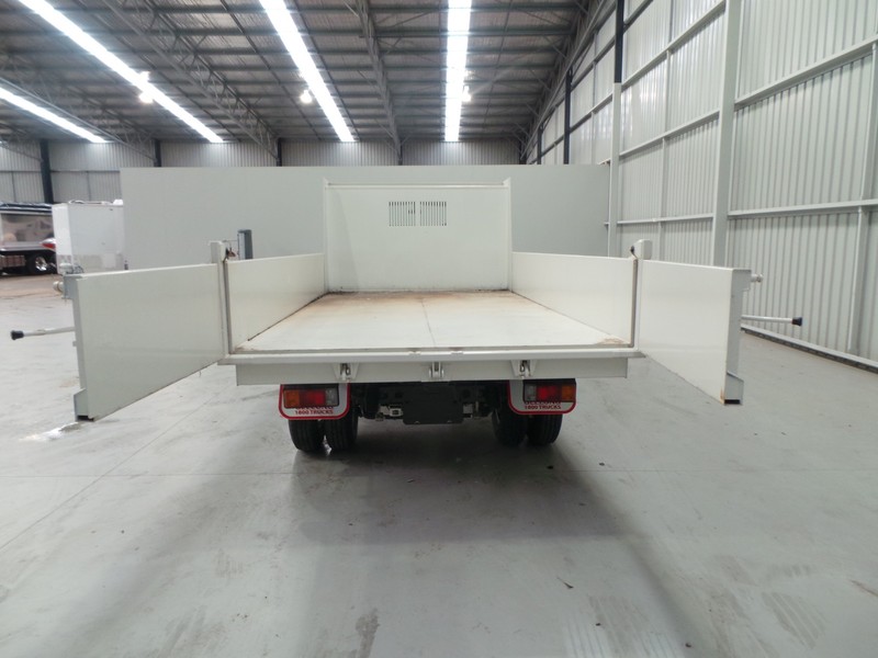 2016 HINO 717 - 300 Series 717 - 300 Series Truck