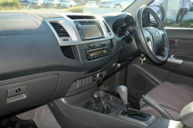2013 TOYOTA HILUX SR5 (4x4) KUN26R MY12