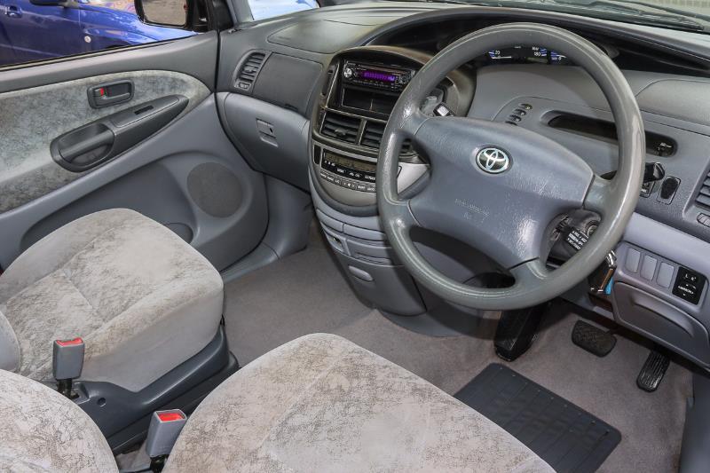 2001 TOYOTA TARAGO