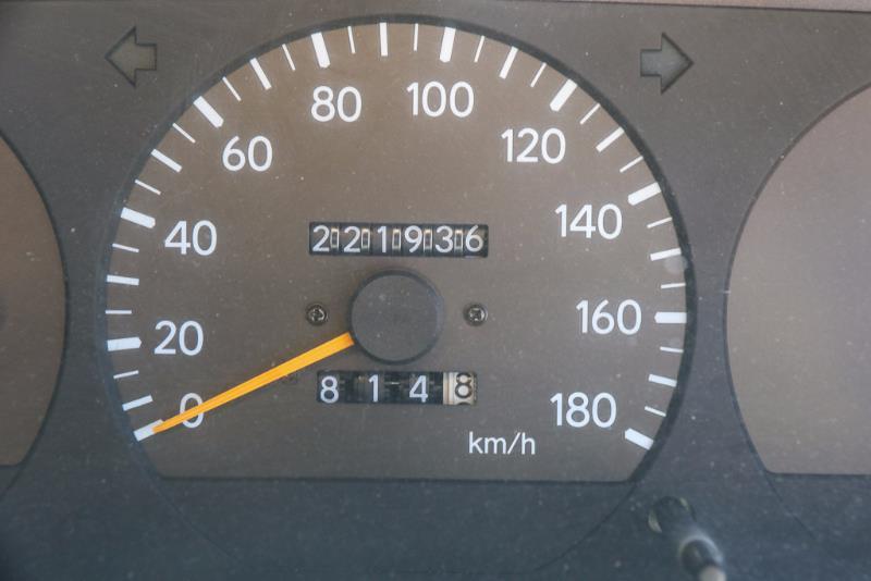 2003 TOYOTA HIACE COMMUTER RZH125R