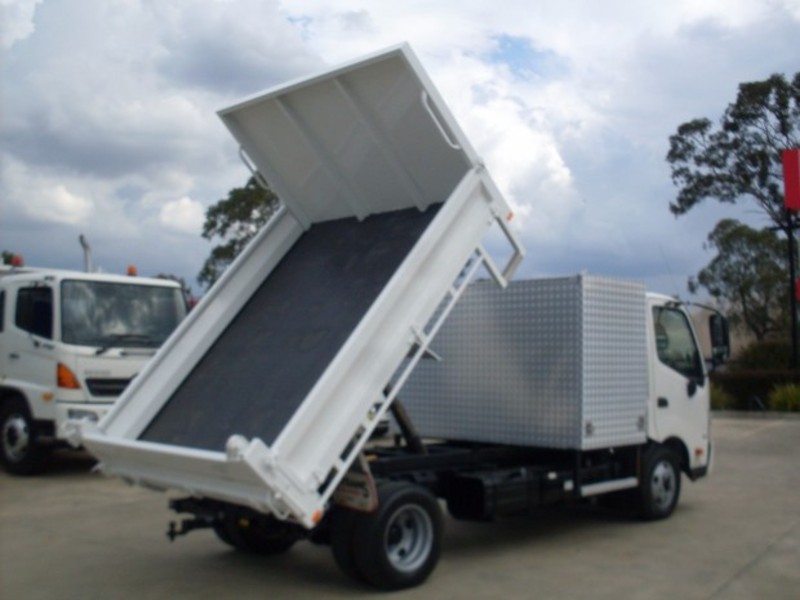 2013 HINO 617 - 300 Series TIPPER TOOL BOX 617 - 300 Series Truck