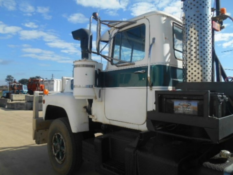 1977 MACK R600 SERIES R600 SERIES Truck