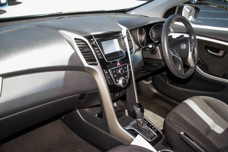 15 HYUNDAI i30 GD3 SERIES II MY16 ACTIVE HBK5DR SA 6SP 1.8I