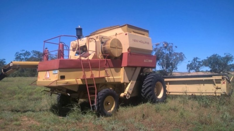 1984 NEW HOLLAND TR95 TR95 TR95 HarvesterHeader