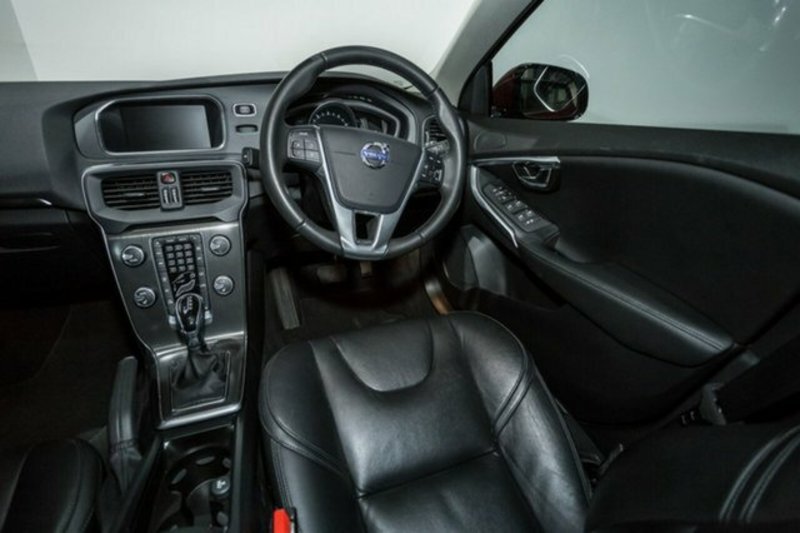 2015 VOLVO V40 T4 LUXURY M MY15