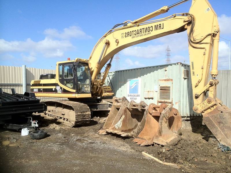 2001 CATERPILLER EXCAVATOR 330BL
