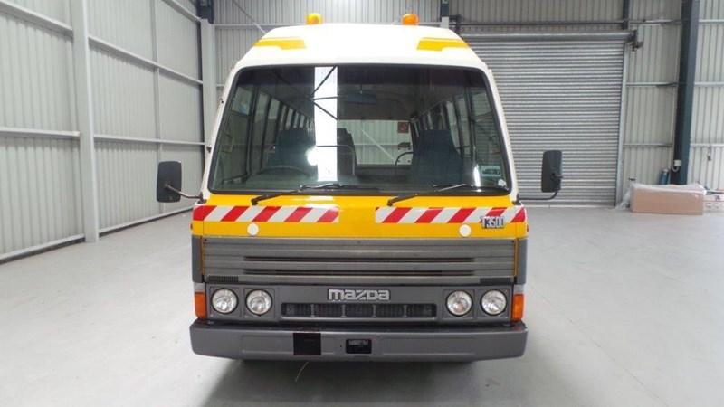 1992 MAZDA T3500 BUS