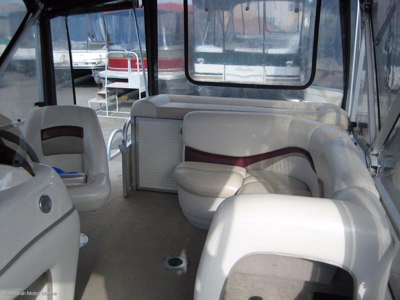Sun Tracker Party Barge 24
