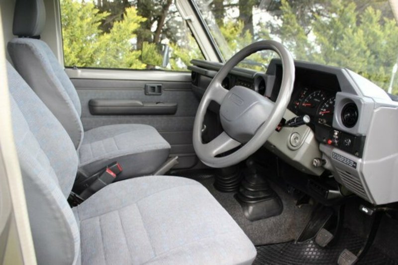 2002 TOYOTA LANDCRUISER RV (4x4) HDJ79R