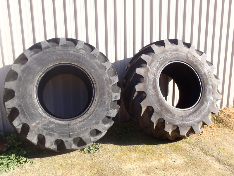 CASE 2 X 30.5L - 32 HB45 Tyres
