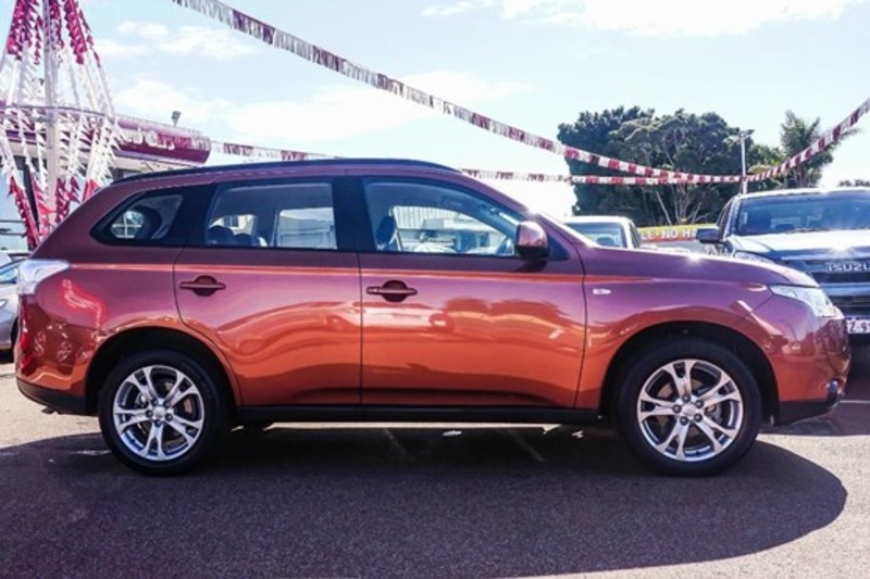 2013 MITSUBISHI OUTLANDER ES 4WD ZJ MY14