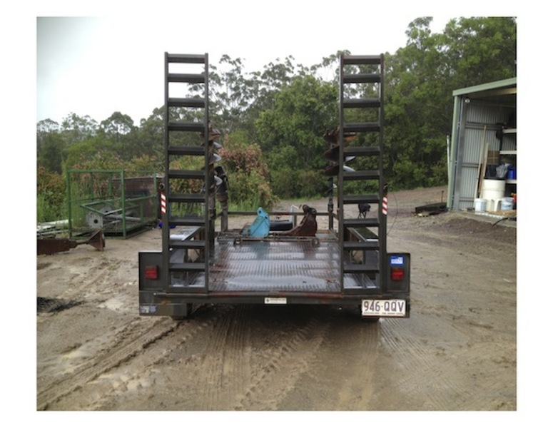 Airman Mini Excavator & Trailer + rock hammer and other attachments