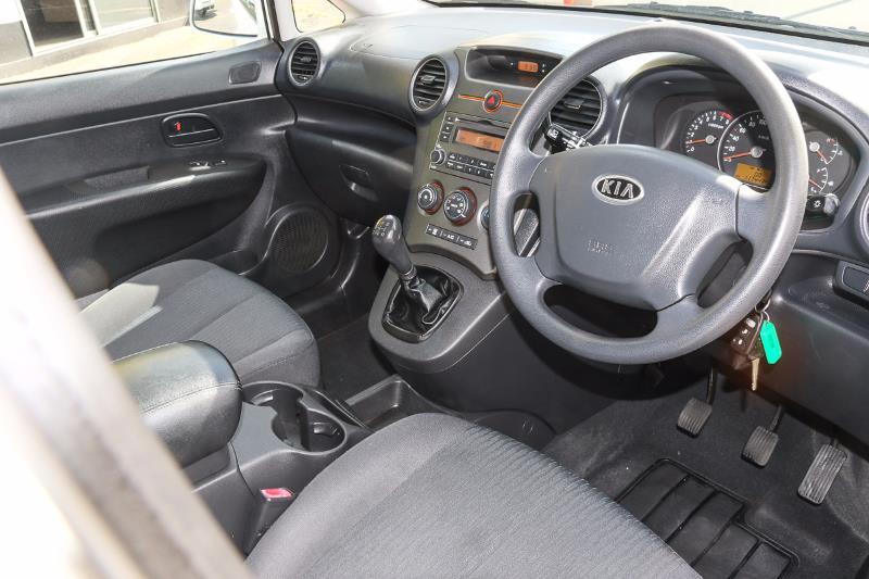 2008 KIA RONDO UN
