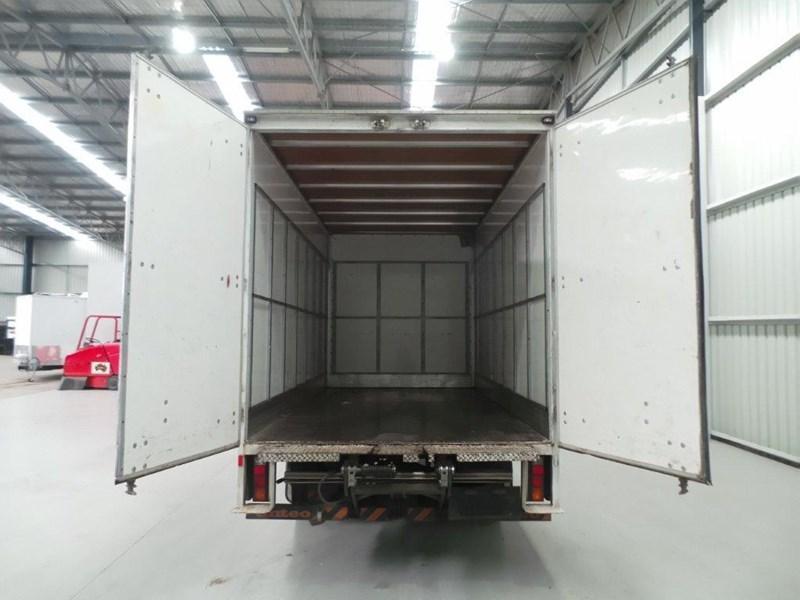 2010 FUSO CANTER