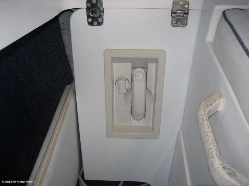 Caribbean 26 Flybridge Cruiser