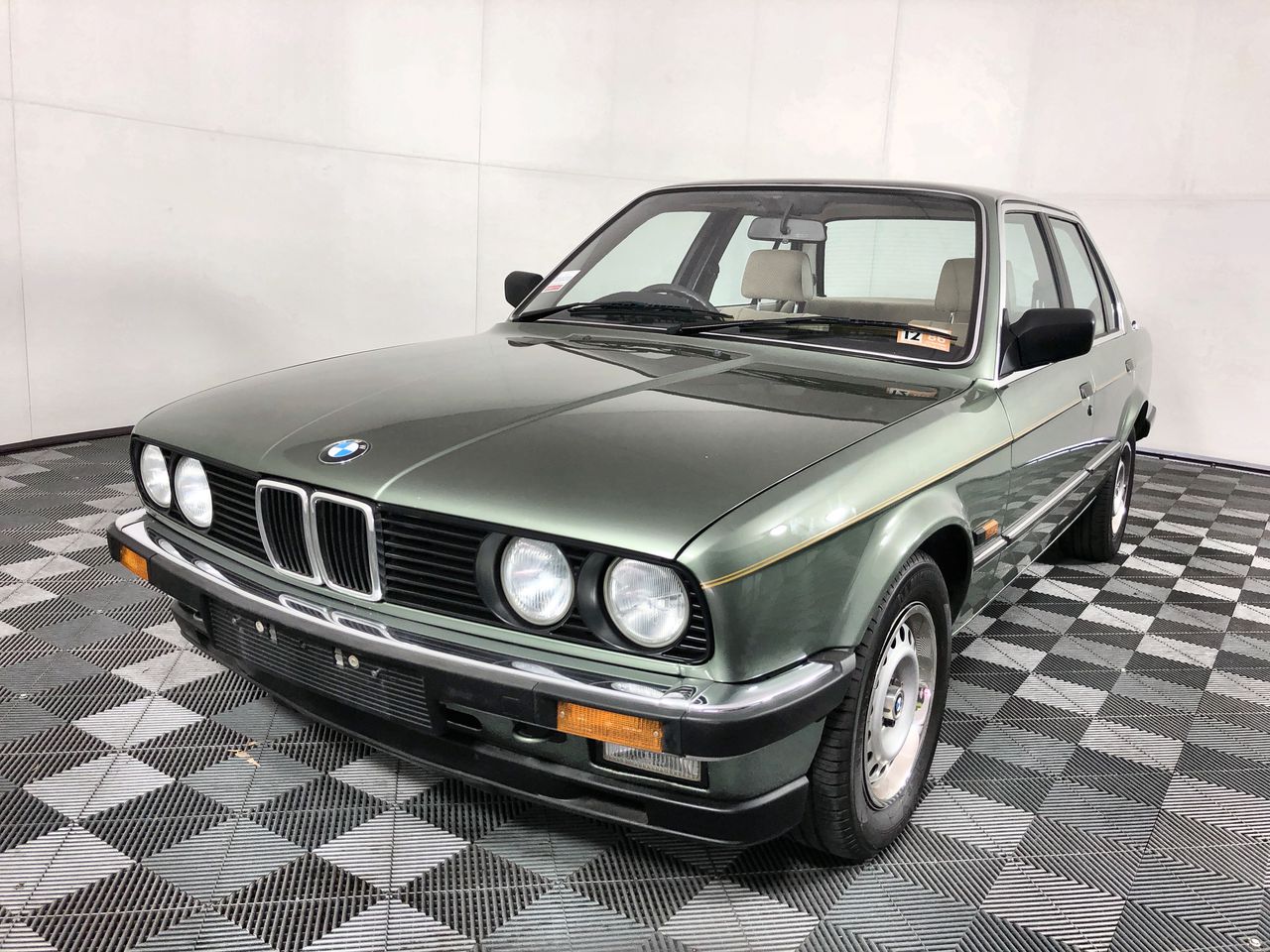 1985 BMW 3 E30 AUTOMATIC SEDAN