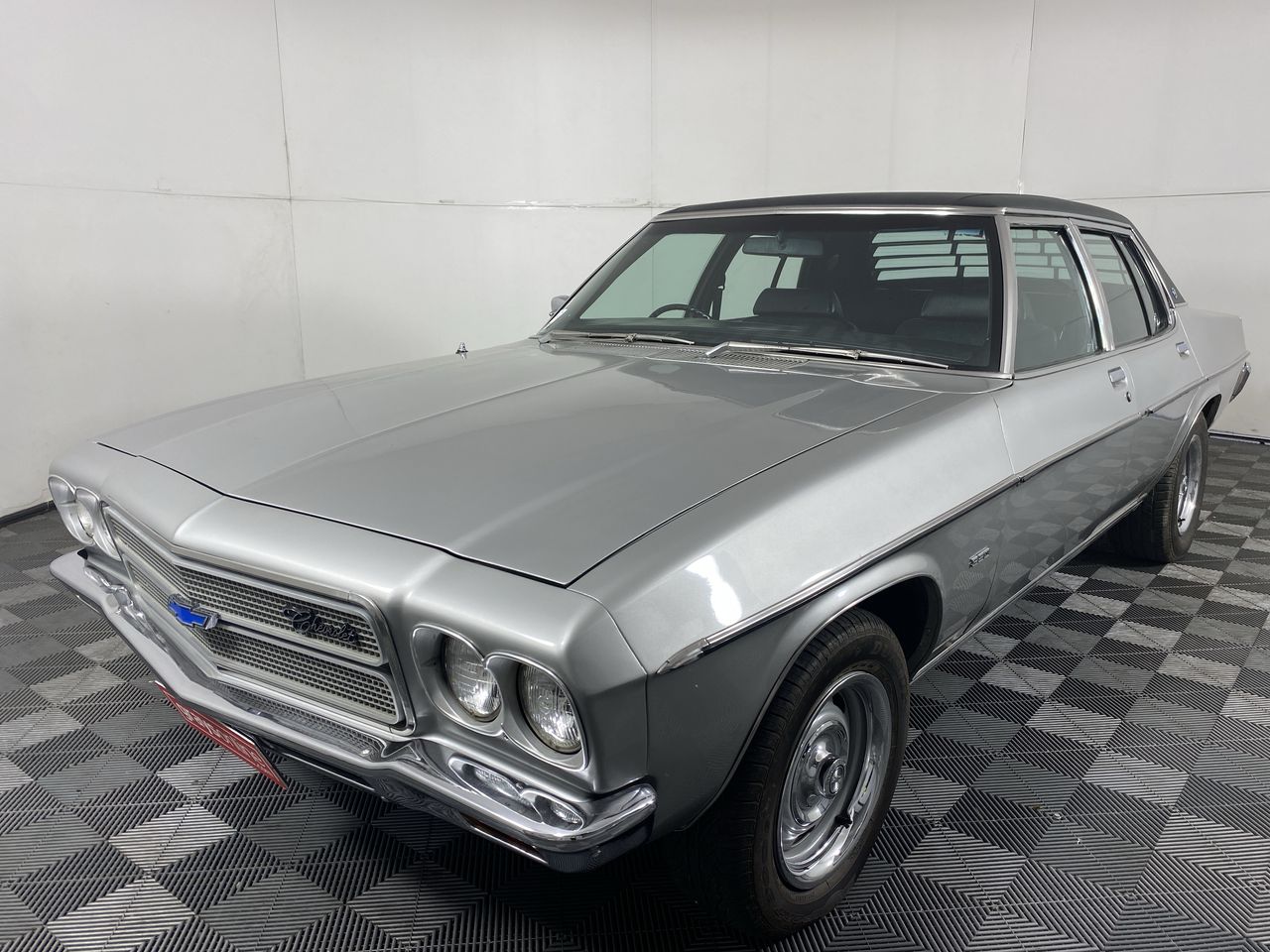 1974 CHEVROLET STATESMAN HQ SEDAN