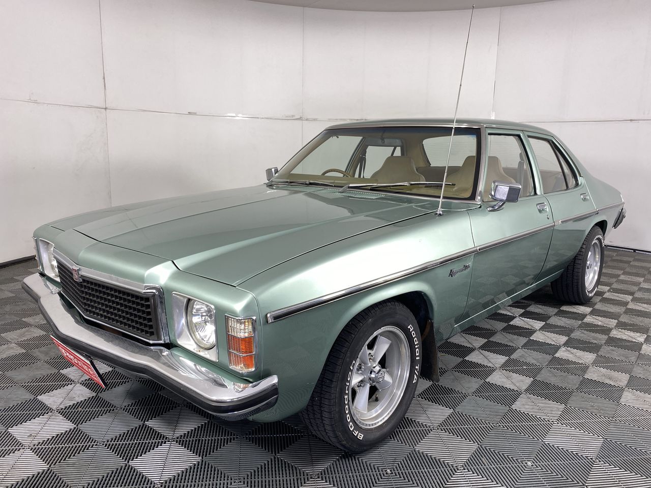 1980 HOLDEN KINGSWOOD HZ MANUAL SEDAN