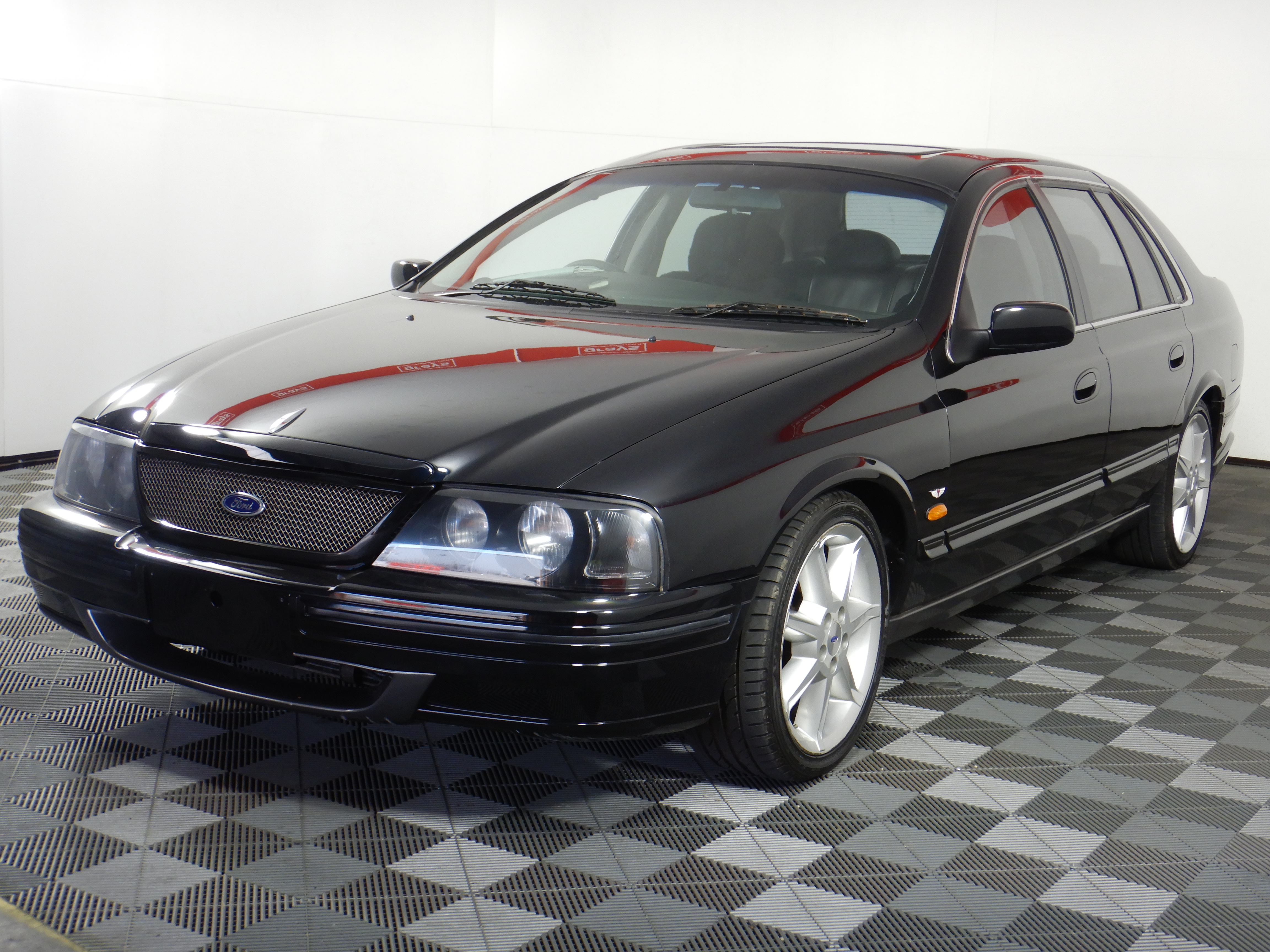 1999 FORD TL50 TICKFORD SEDAN