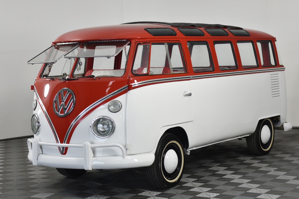 1973 VOLKSWAGEN KOMBI SAFARI VAN