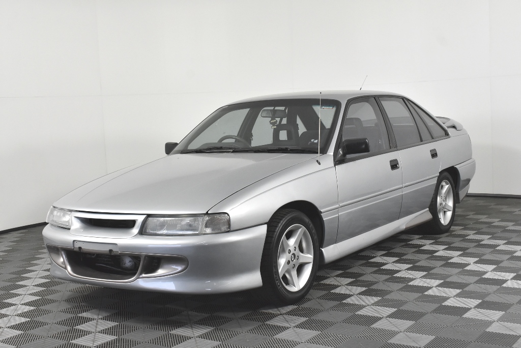 1990 HOLDEN COMMODORE SEDAN