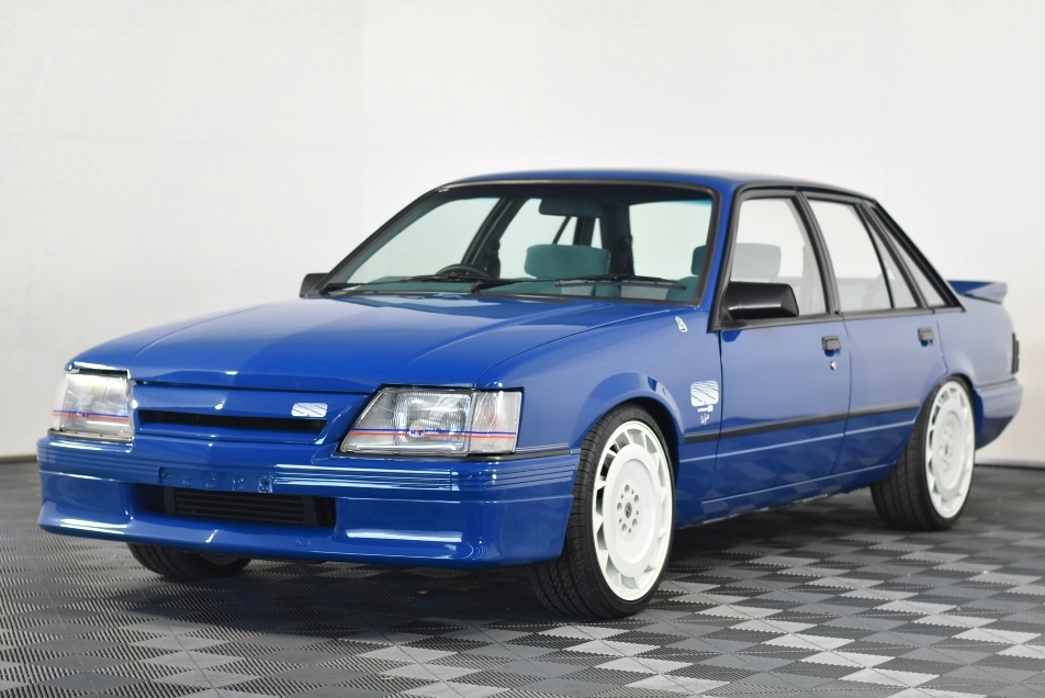 1984 HOLDEN COMMODORE VK AUTOMATIC SEDAN