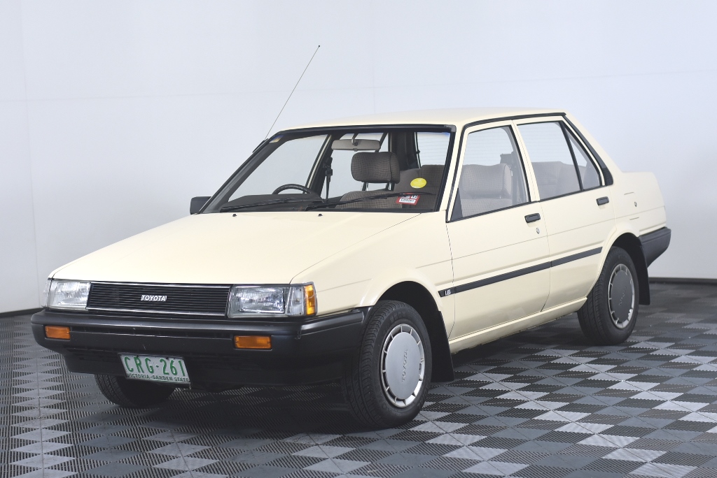 1985 TOYOTA COROLLA CS MANUAL SEDAN