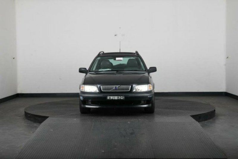 1999 VOLVO V40 T4 SE