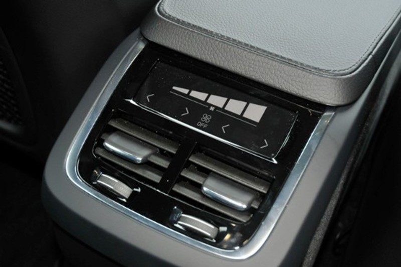 2015 VOLVO XC90 D5 MOMENTUM L Series