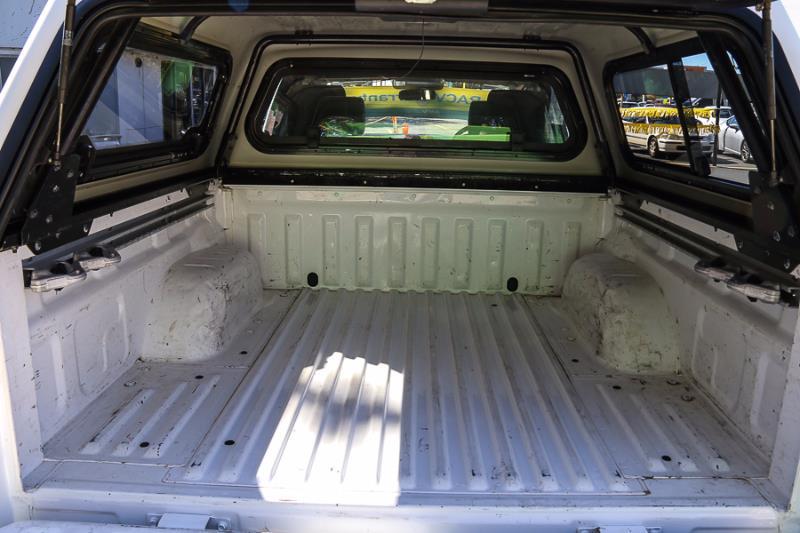 2010 NISSAN NAVARA ST D40