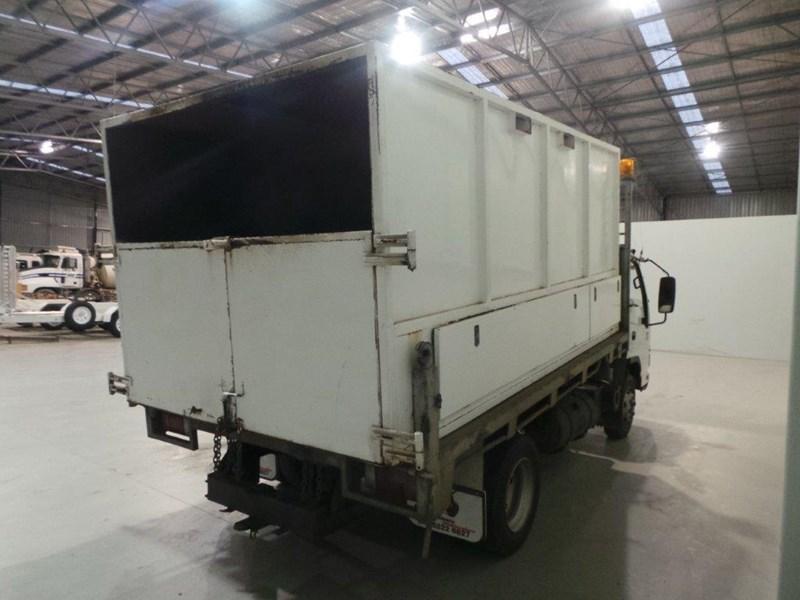 2006 ISUZU NPR400