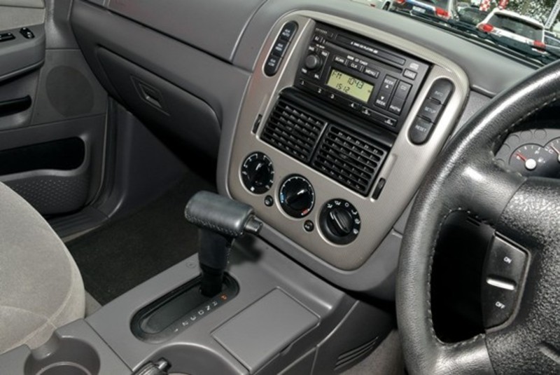 2004 FORD EXPLORER XLT UZ