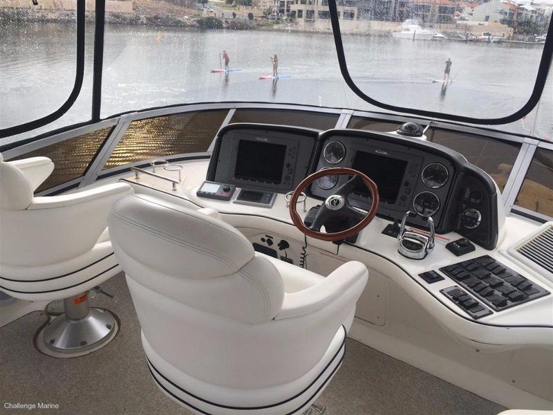 Sea Ray 44 Sedan Bridge Big volume live aboard resort style living
