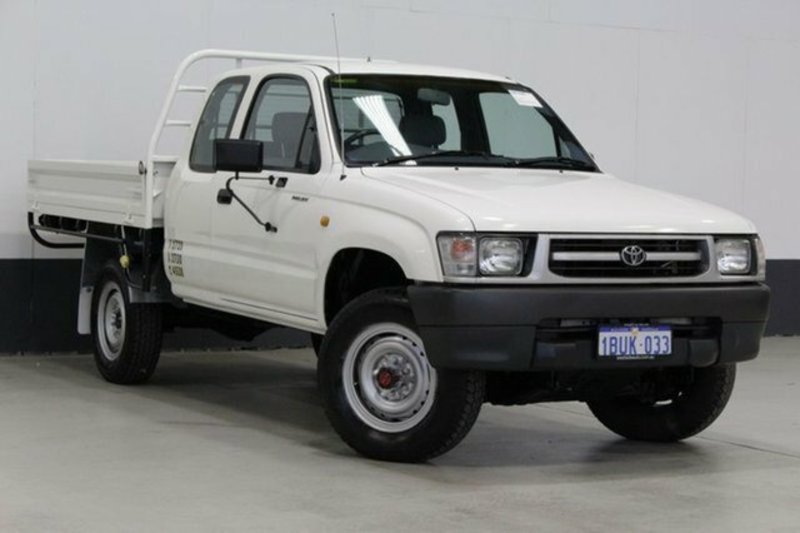 2001 TOYOTA HILUX (4x4) RZN174R