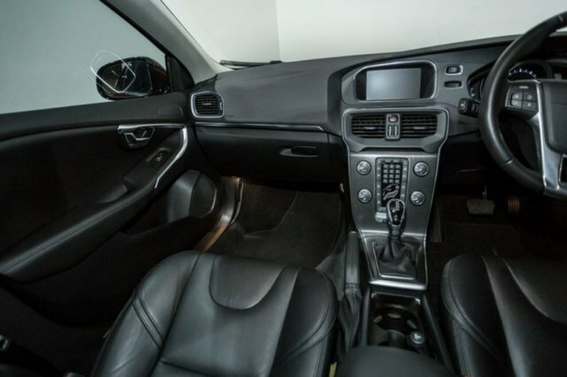 2015 VOLVO V40 T4 LUXURY M MY15