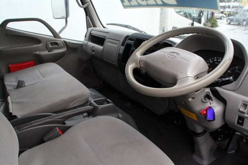 2011 HINO 300 SERIES 616 4X2 AUTO