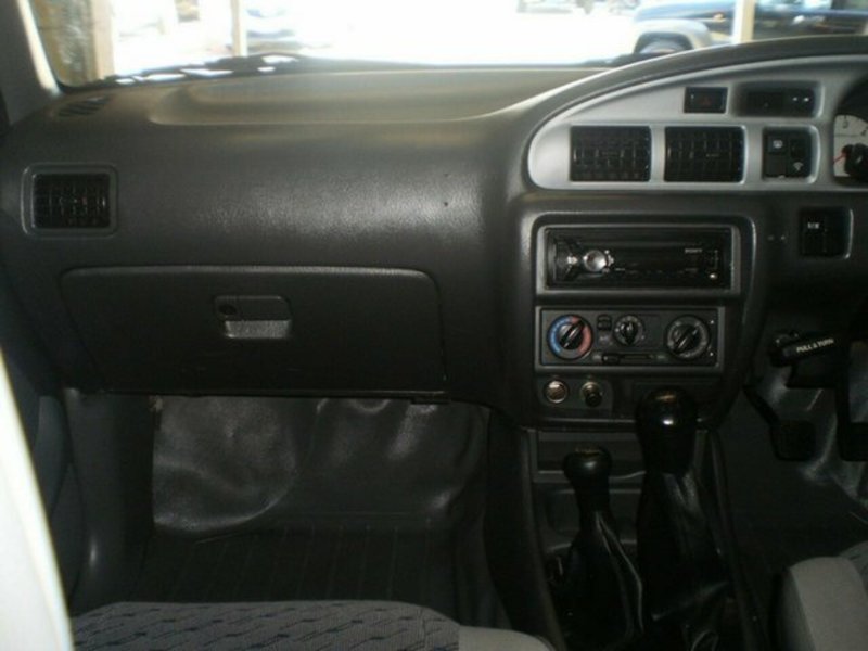 2006 MAZDA B2500 BRAVO SDX (4x4)
