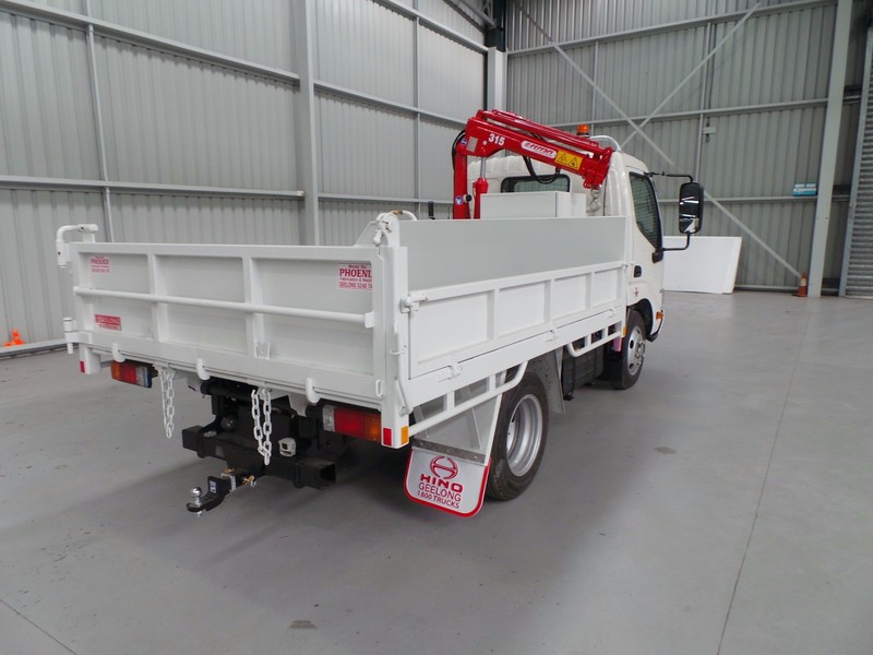2016 HINO 616 - 300 Series 616 - 300 Series Truck