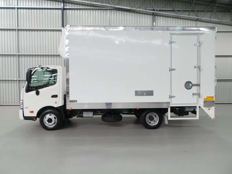 2016 HINO 716 - 300 Series 716 - 300 Series Truck