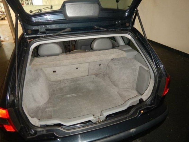 1999 VOLVO V40 T4 SE