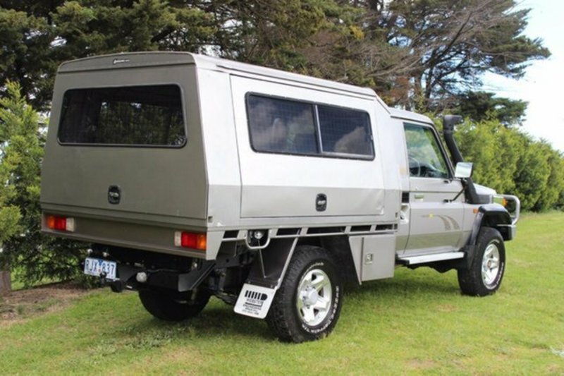 2002 TOYOTA LANDCRUISER RV (4x4) HDJ79R