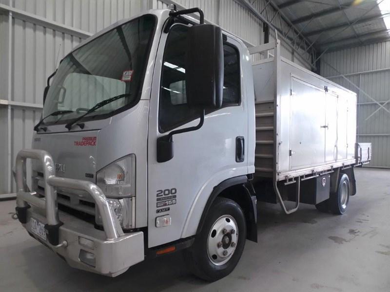 2010 ISUZU NPR200