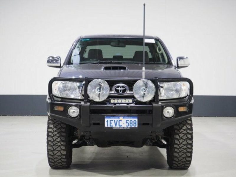 2011 TOYOTA HILUX SR5 (4x4) KUN26R MY11 UPGRADE