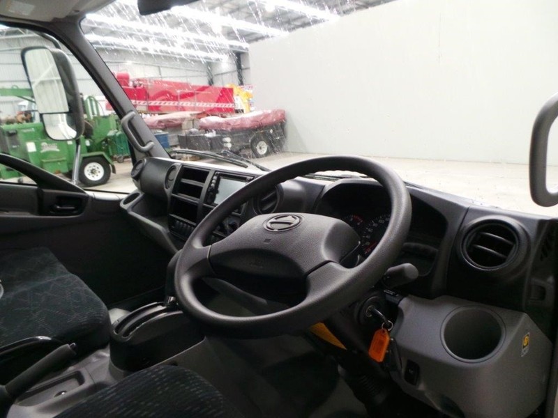 2016 HINO 616 - 300 Series 616 - 300 Series Truck