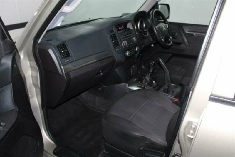 2011 MITSUBISHI PAJERO GL LWB (4x4) NT MY11