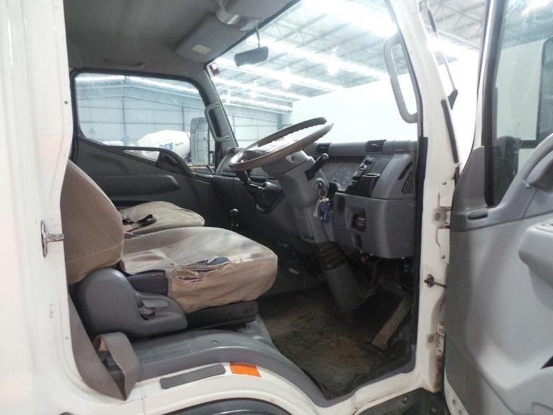 2010 MITSUBISHI CANTER