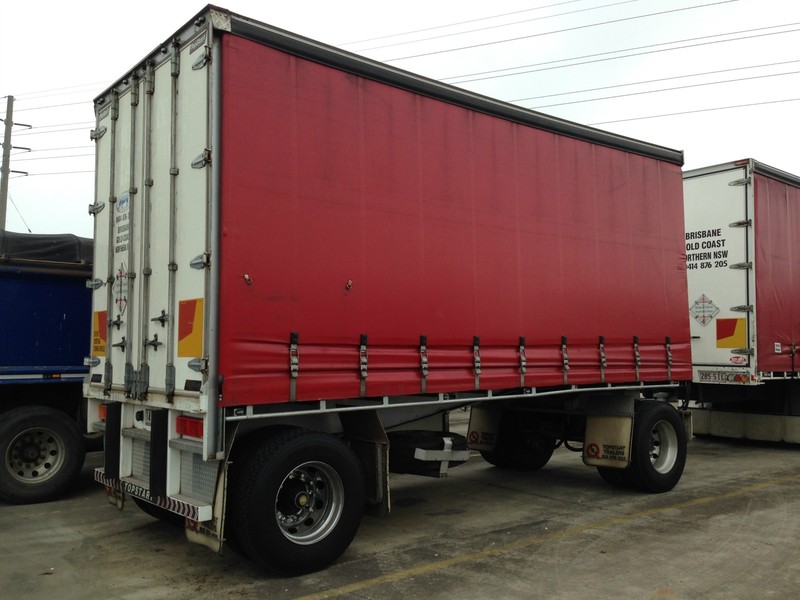 2004 Topstart Curtainsider Dog Trailer